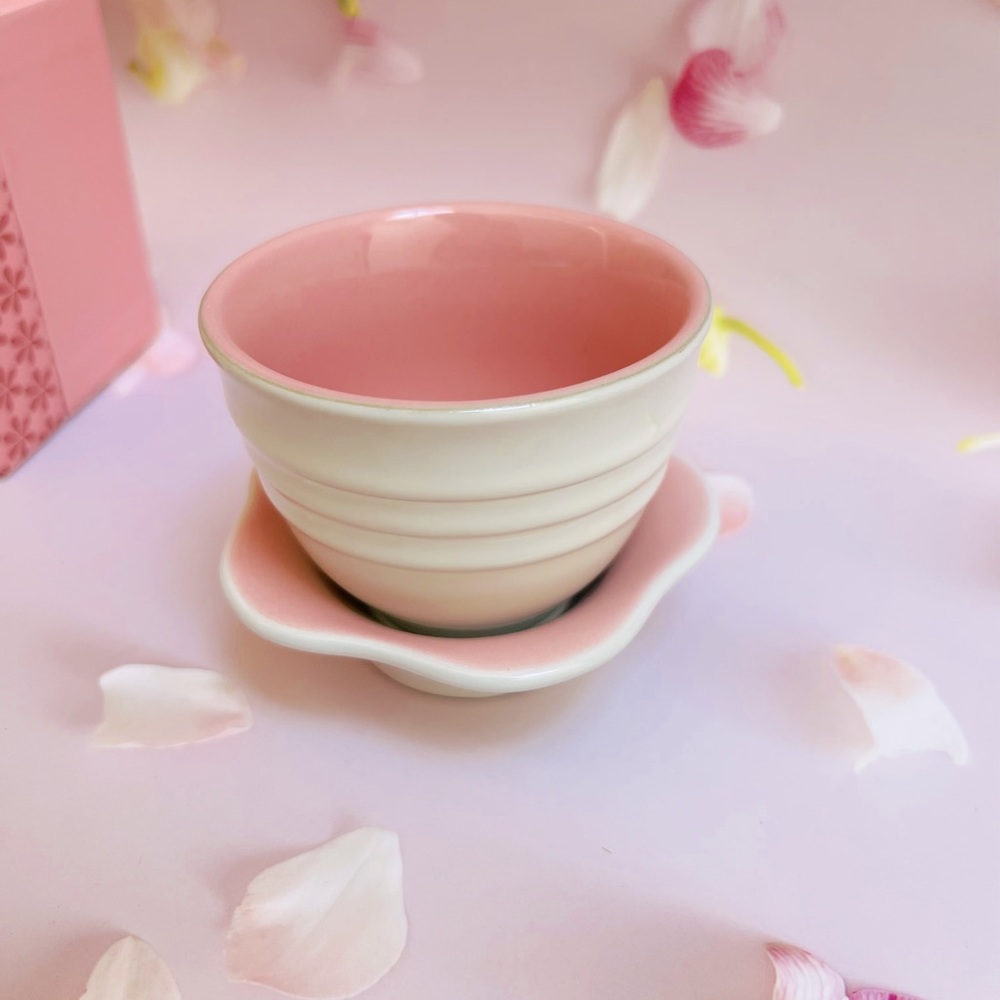Le Creuset Tea Cup With Flower Saucer(reserve for seashelly) - Picture 9 of 11